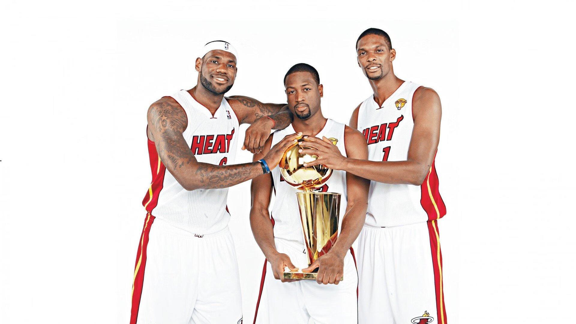 库里狂飙12记三分球,勇士主场大胜湖人