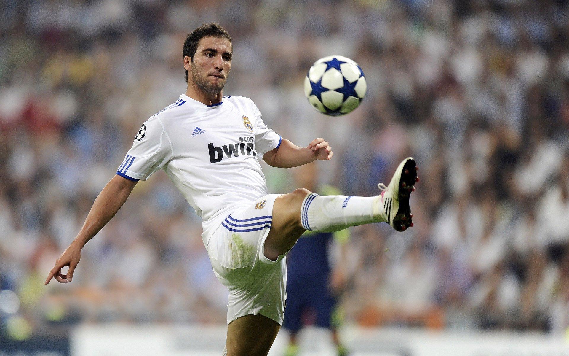 欧冠八强战火重燃，豪门对决引爆全球激情