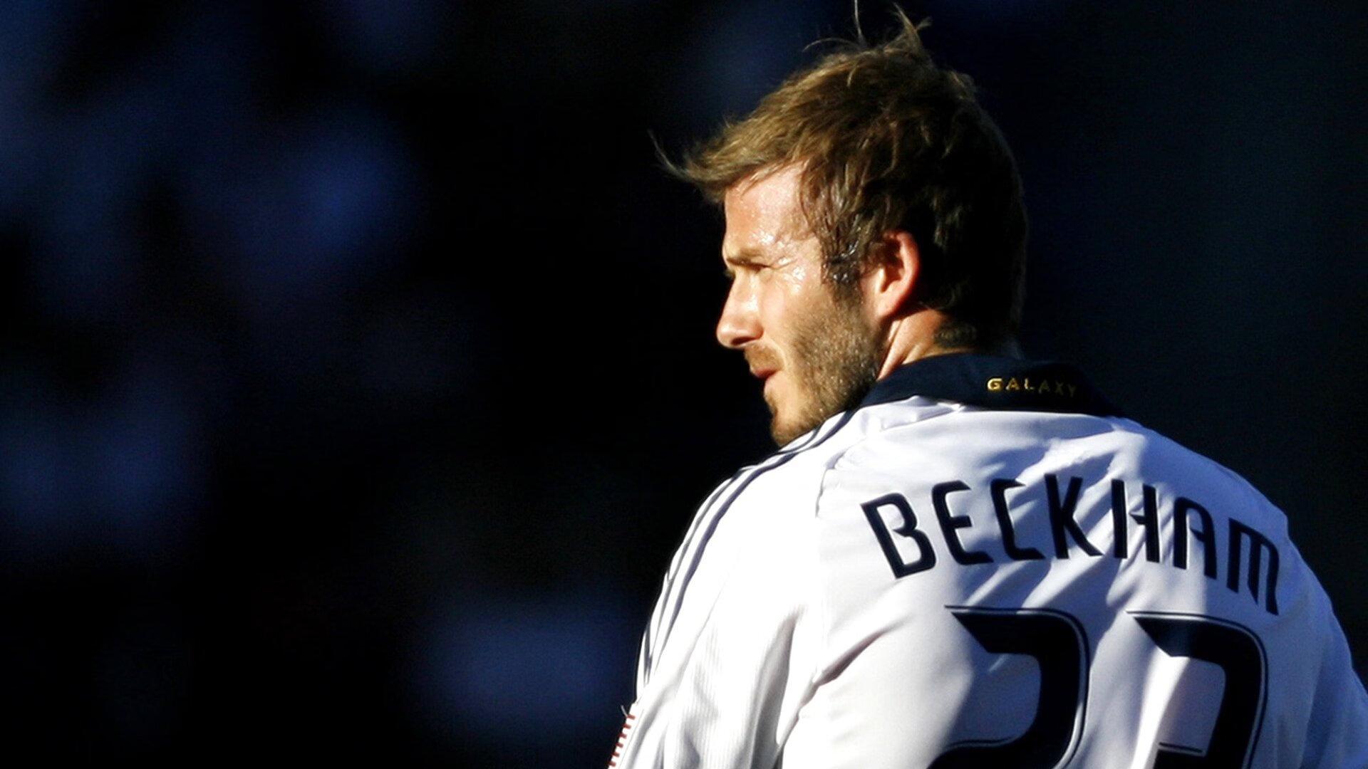 传奇落幕,足球巨星李明举行盛大退役仪式